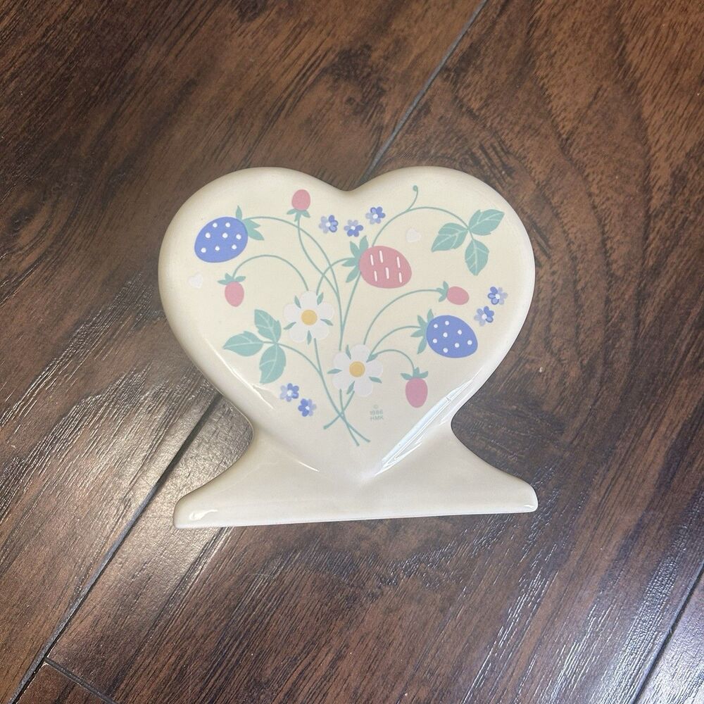 VTG Auntie Em Heart-Shaped Napkin Holder-Ceramic 1986 Hallmark Berries Floral